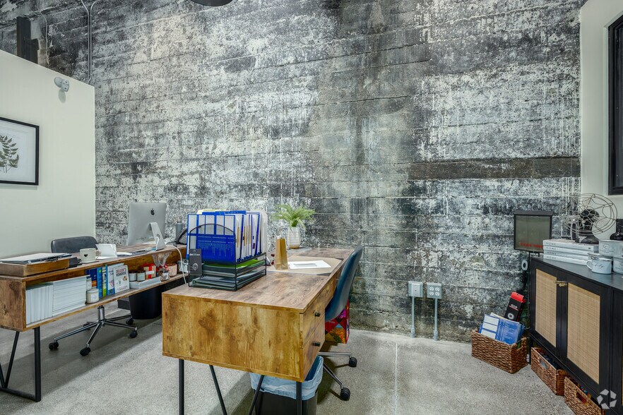 More Photos Of 509 Bush St, Woodland Office For Sale