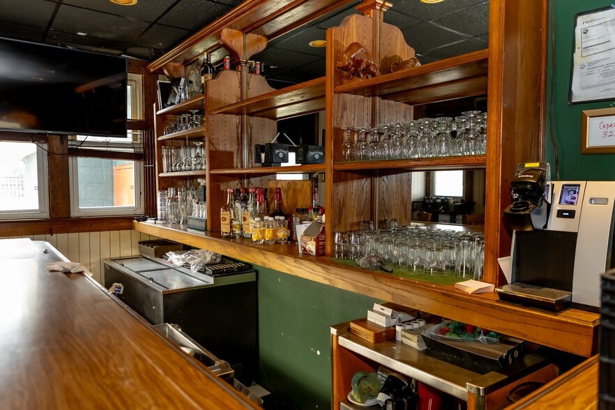 More Photos Of 605 N Main St, Evansville Restaurant For Sale