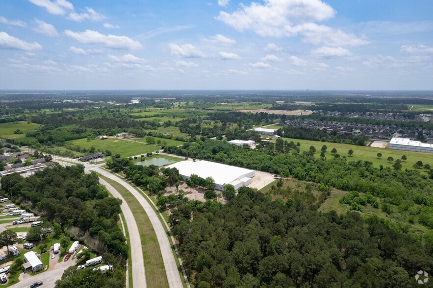 More Photos Of 1626 S Cherry St, Tomball Warehouse For Lease