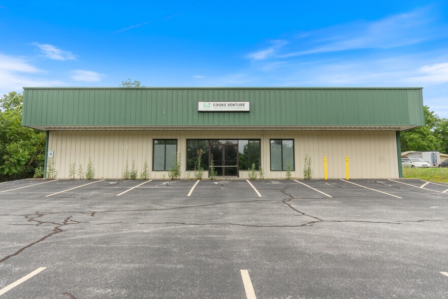 More Photos Of 722 S Highway 59, Decatur Freestanding For Lease