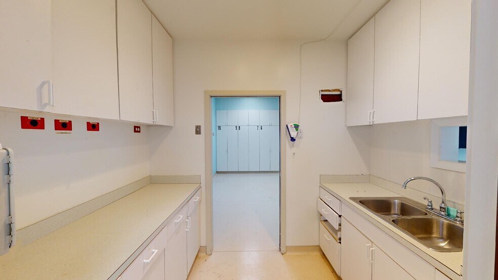 More Photos Of 1321 Tower Rd, Schaumburg Medical For Lease