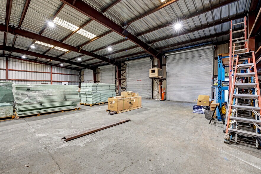 More Photos Of 3635 Polaris Ave, Las Vegas Industrial For Lease