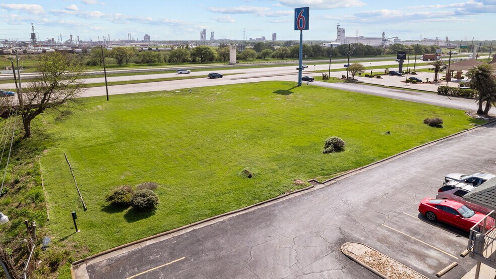 More Photos Of 1000 Highway 332, Clute Land For Sale