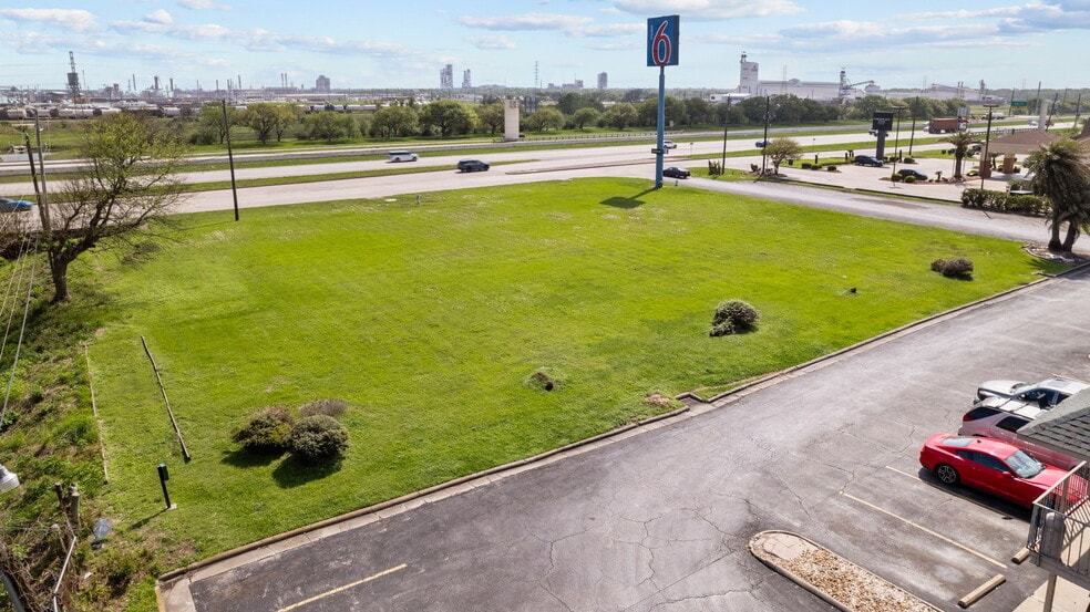 More Photos Of 1000 Highway 332, Clute Land For Sale