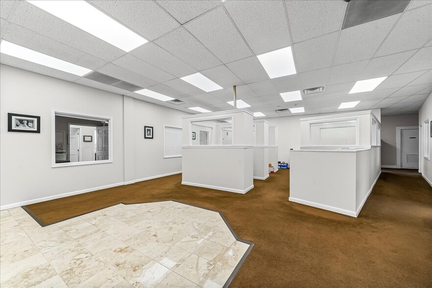More Photos Of 101 E Darby Rd, Havertown Office For Sale