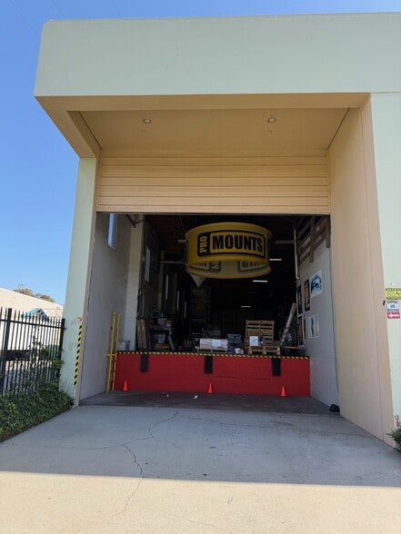 More Photos Of 20218-20220 S Hamilton Ave, Torrance Showroom For Lease
