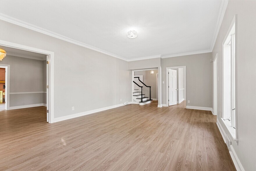 More Photos Of 454 Big Hill Ave, Richmond Office For Sale