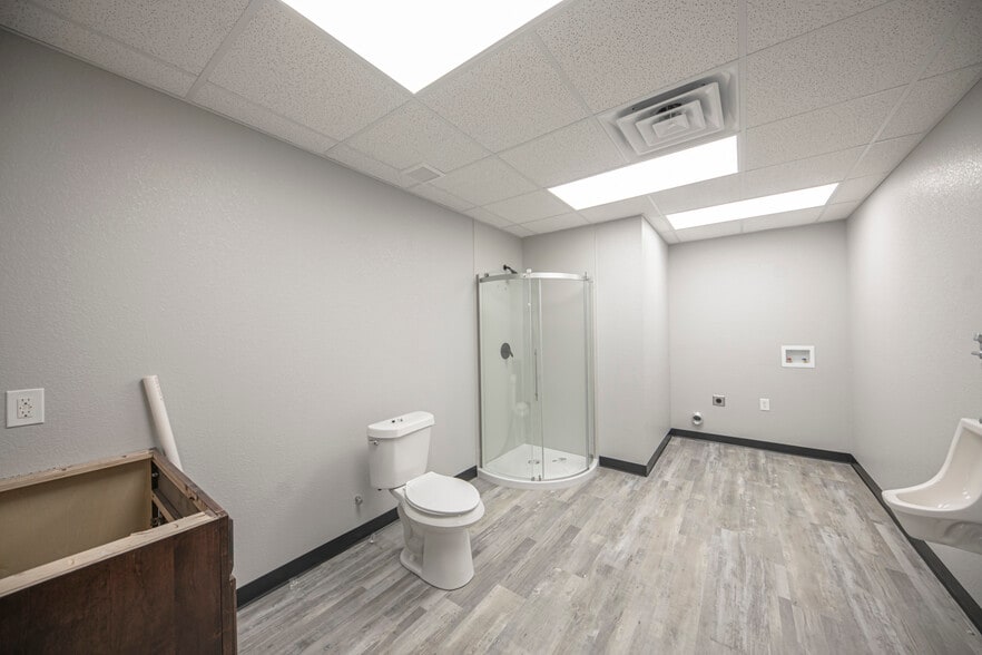 More Photos Of 16571 W Basin S, Odessa Warehouse For Sale
