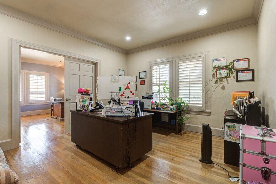 More Photos Of 2124 Broadway St, Lubbock Office For Sale