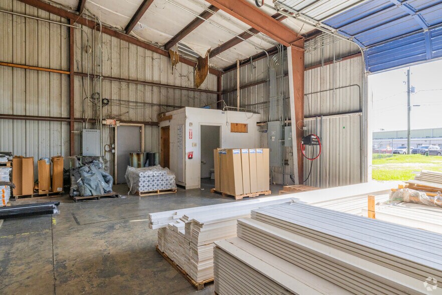 More Photos Of 7818 Depot Ln, Tampa Warehouse For Lease