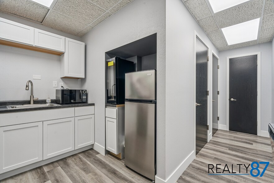 More Photos Of 3900 River Ridge Dr NE, Cedar Rapids Office For Lease