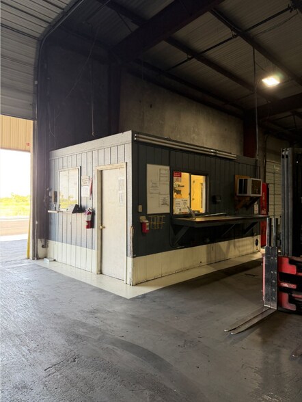 More Photos Of 8900 San Mateo Dr, Laredo Warehouse For Lease
