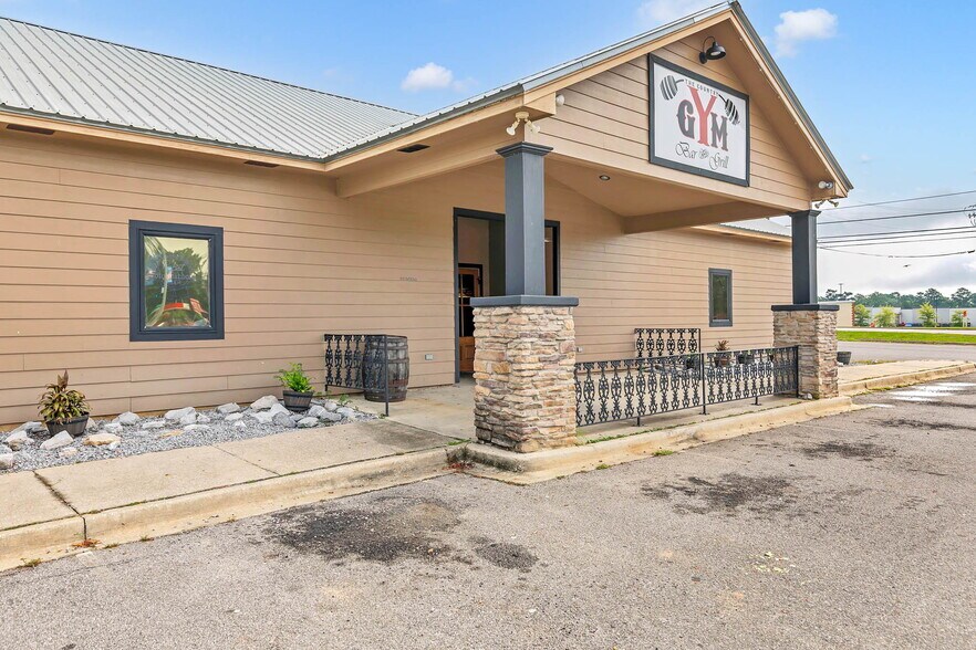 More Photos Of 2579 Douglas Ave, Brewton Restaurant For Sale