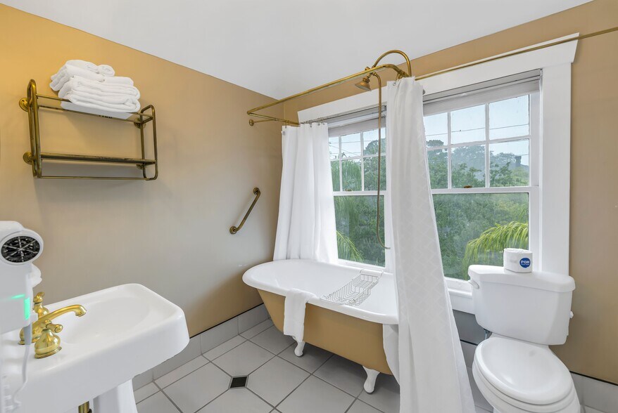 More Photos Of 635 Bay St NE, Saint Petersburg Hospitality For Sale