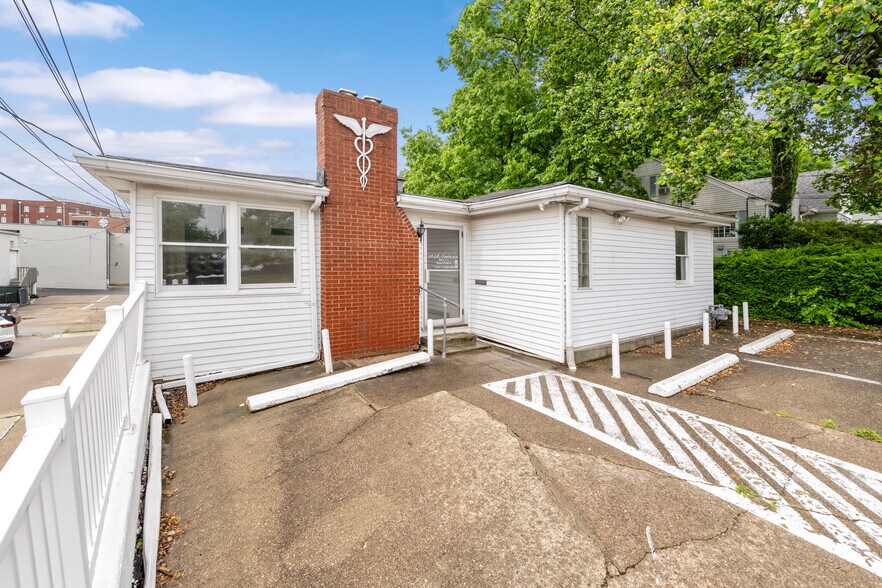 More Photos Of 10 Youell St, Florence Office For Sale