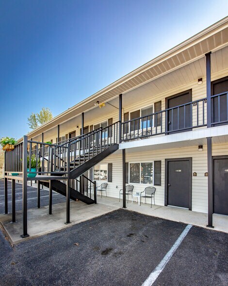 More Photos Of 8546 Edgemont Rd, Greers Ferry Hotel For Sale