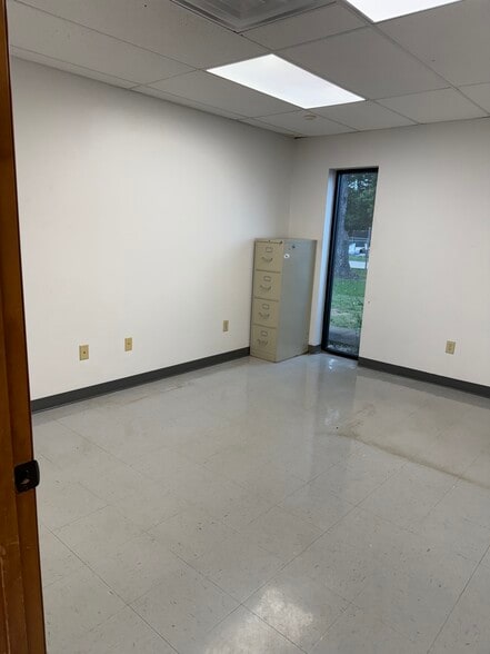More Photos Of 107 Ltr Park Dr, Longview Warehouse For Lease