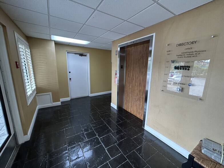 More Photos Of 3909 E Bay Dr, Holmes Beach Medical For Sale