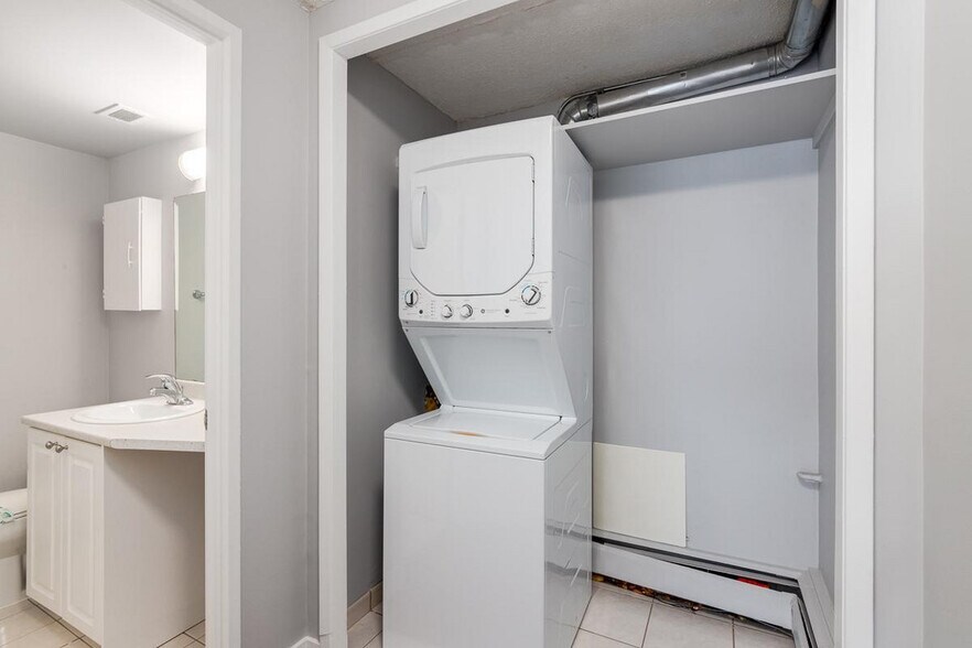 More Photos Of 2105 90 Av SW, Calgary Apartments For Lease