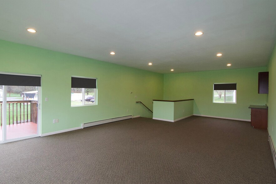 More Photos Of 191 Airport Rd, Port Townsend Airplane Hangar For Lease