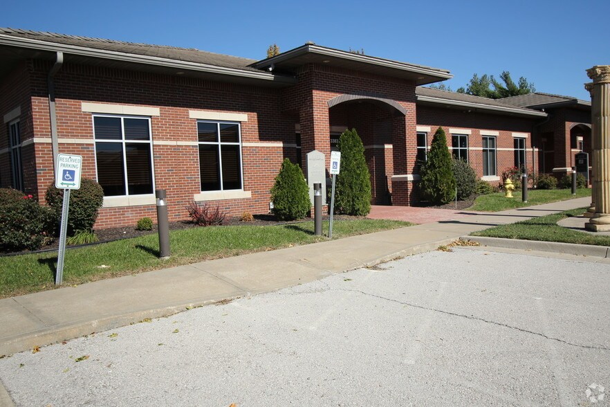 More Photos Of 3383-3387 NE Ralph Powell Rd, Lee's Summit Office For Sale