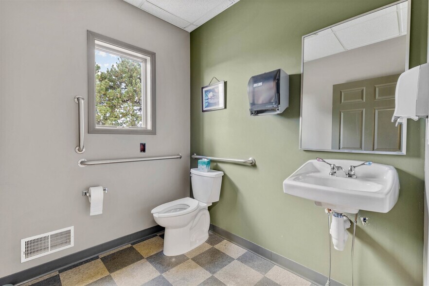 More Photos Of 1450 E Ridge Rd, Rochester Freestanding For Sale