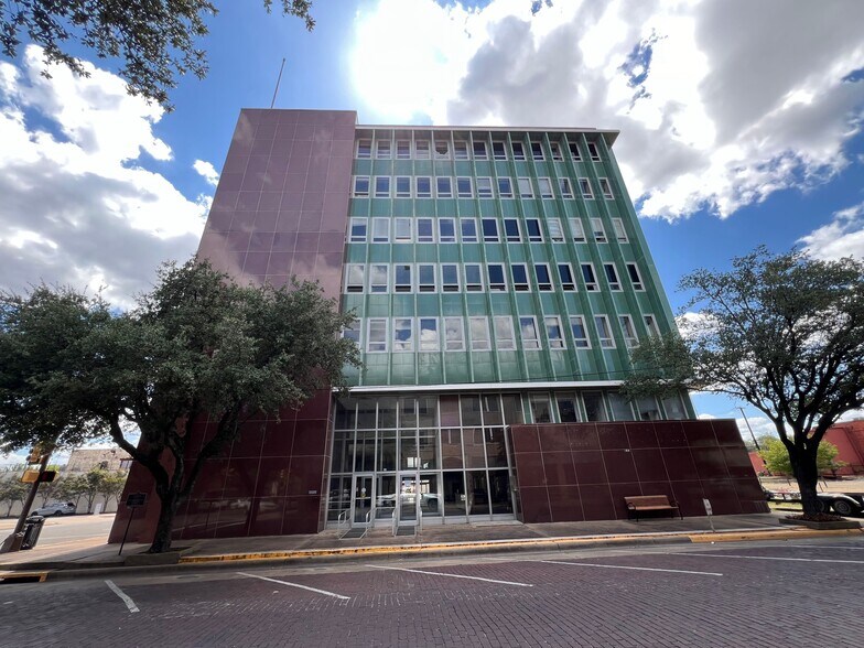 More Photos Of 100 N Main St, Corsicana Office Residential For Sale