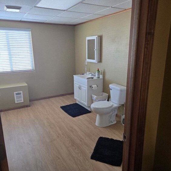 More Photos Of 836 38th Ave E, Dickinson Flex For Sale