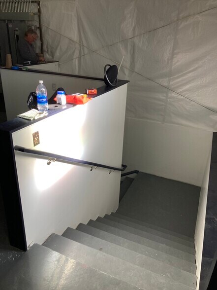 More Photos Of 258 E 5th St, Nederland Industrial For Sale