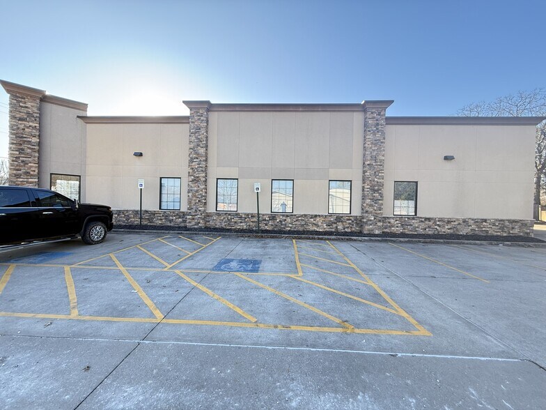 More Photos Of 2868 W Martin Luther King Blvd, Fayetteville Medical For Sale