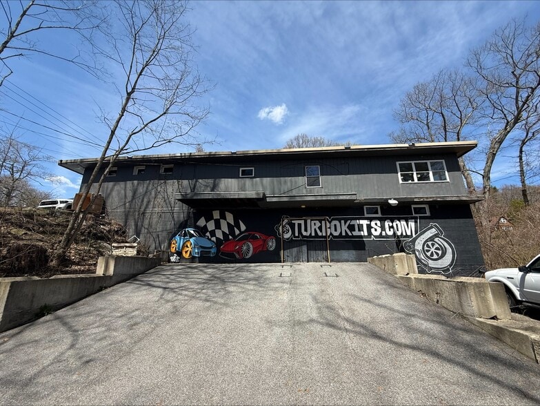 More Photos Of 271 Litchfield Rd, Harwinton Manufacturing For Sale