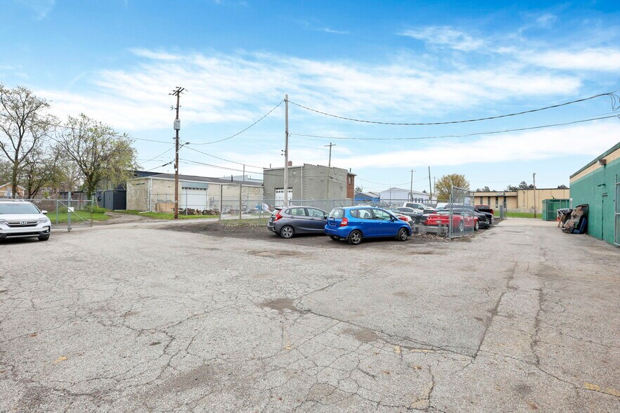 More Photos Of 1359 Essex Ave, Columbus Warehouse For Sale