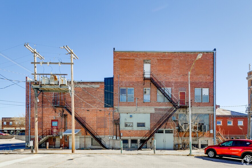 More Photos Of 705-709 N 2nd Ave, Dodge City Loft Creative Space For Lease