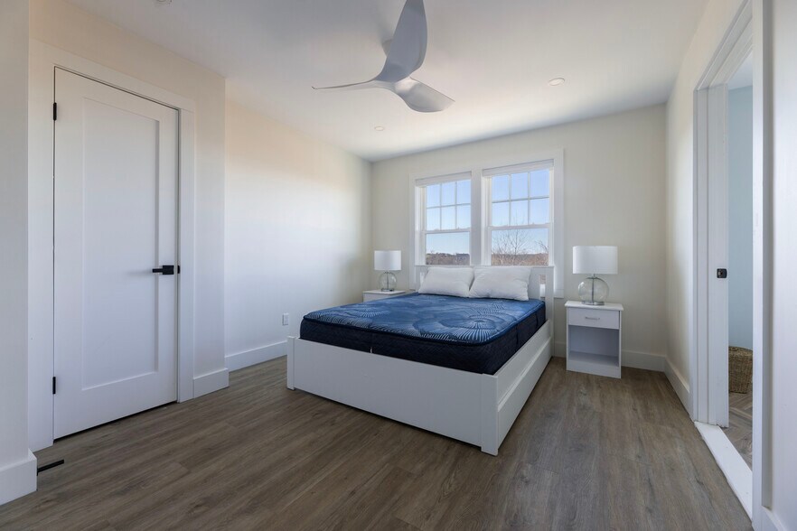 More Photos Of 85 Ocean Ave, New Shoreham Restaurant For Sale