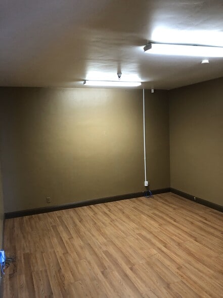 More Photos Of 4740 Myrtle Ave, Sacramento Service For Lease
