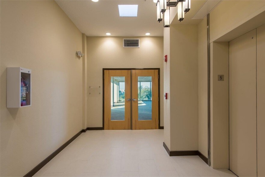 More Photos Of 1011 E Colonial Dr, Orlando Office Residential For Lease