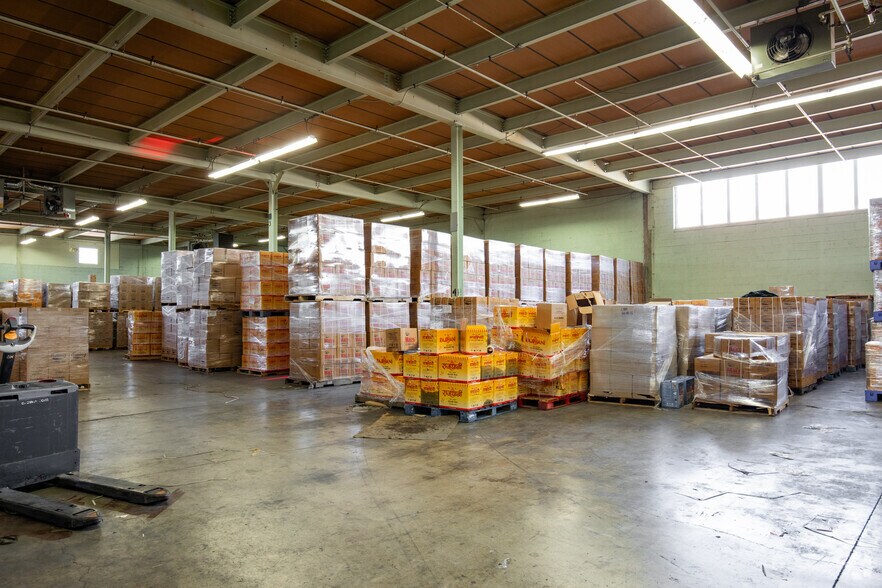 More Photos Of 135 Oser Ave, Hauppauge Warehouse For Lease