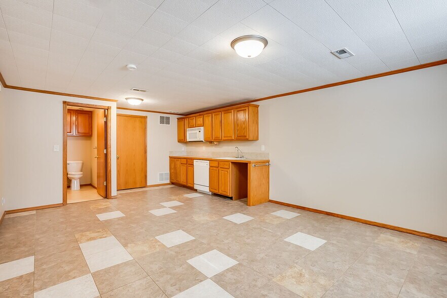 More Photos Of 121 S Water St, Derby Office For Sale