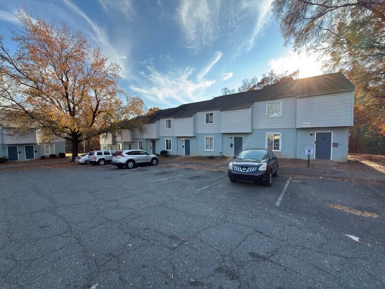 More Photos Of 1931 Mereview Ct, Charlotte Apartments For Sale