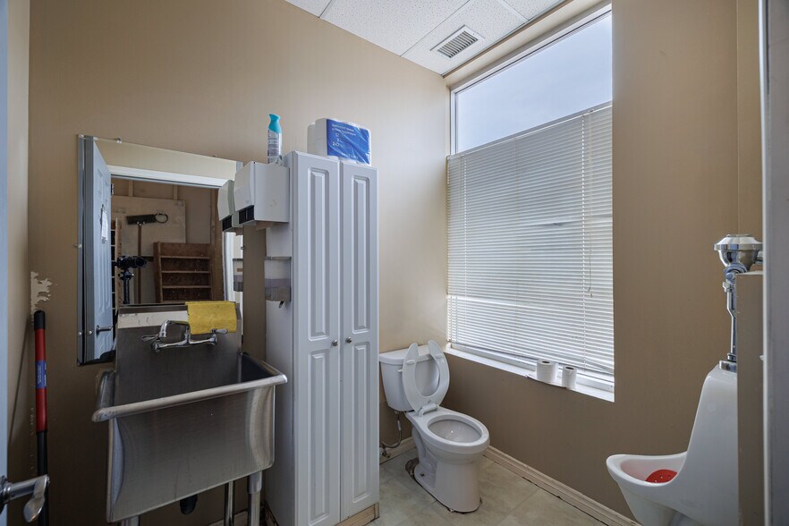 More Photos Of 6701-6777 Fairmount Dr SE, Calgary Warehouse For Lease