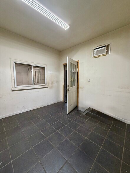 More Photos Of 100 Delancy St, Newark Warehouse For Lease