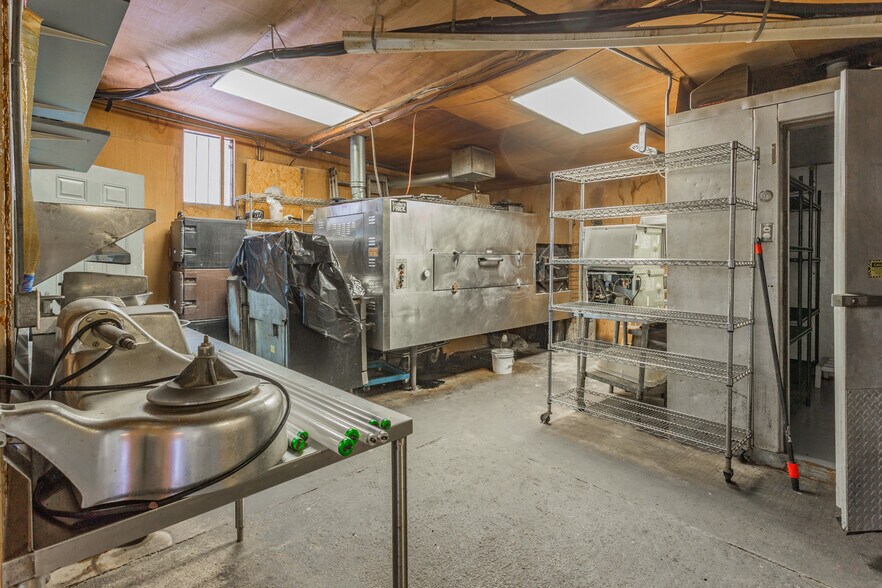 More Photos Of 505 W 9th St, Chickamauga Fast Food For Sale