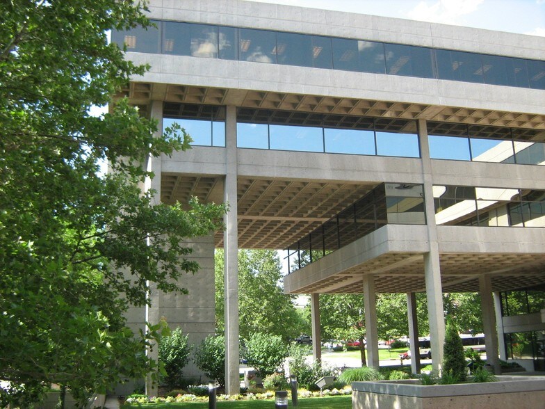 More Photos Of 420 E South Temple, Salt Lake City Office For Lease