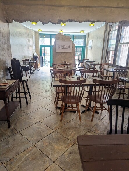 More Photos Of 3310 28th Ave, Astoria Restaurant For Lease