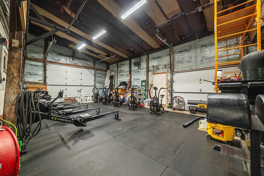 More Photos Of 145 Edison Ave, Circleville Sports And Entertainment For Sale