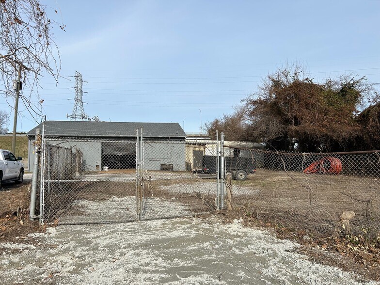 More Photos Of 7726 Warwick Blvd, Newport News Warehouse For Lease