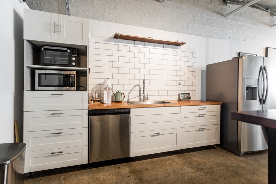 More Photos Of 4621 W Vernor Hwy, Detroit Storefront For Sale