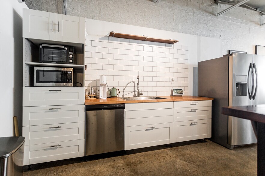 More Photos Of 4621 W Vernor Hwy, Detroit General Retail For Sale