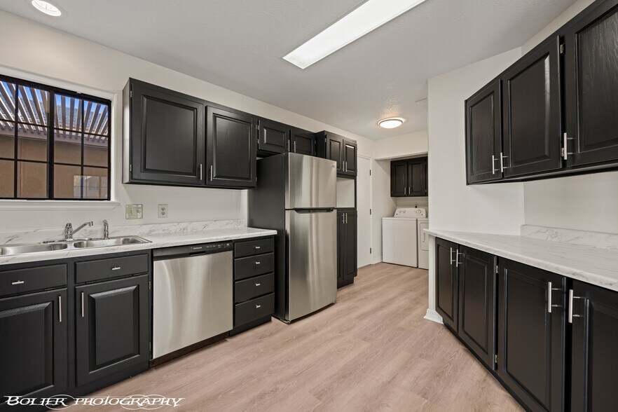 More Photos Of 320 E Old Mill Rd, Mesquite Office For Sale