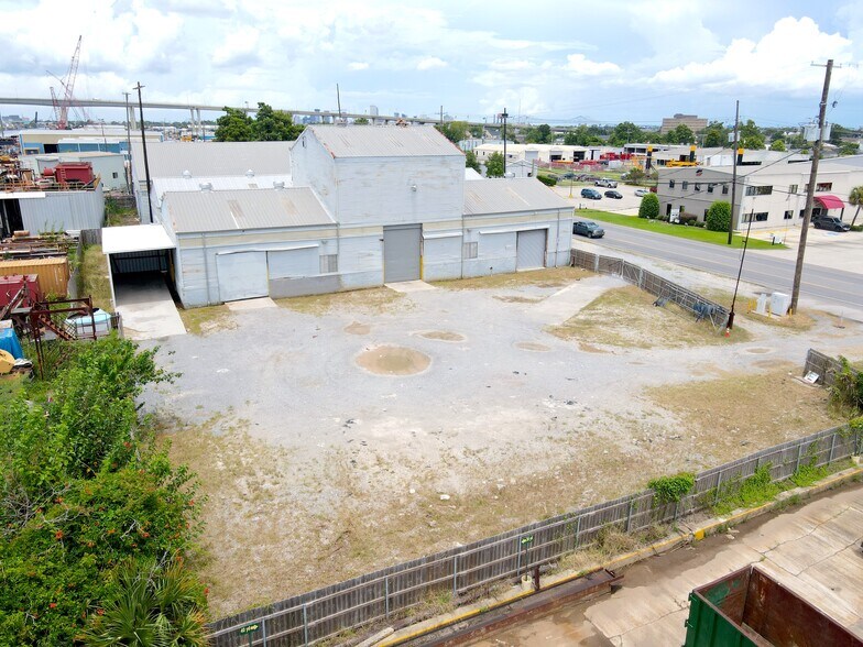 More Photos Of 1208 Peters Rd, Harvey Warehouse For Lease